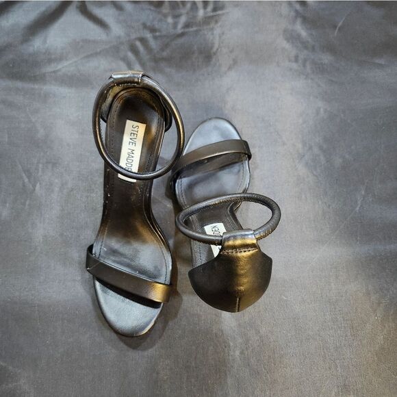 STEVE MADDEN ALMOND TOE ANKLE STRAP SANDAL - Picture 4 of 15